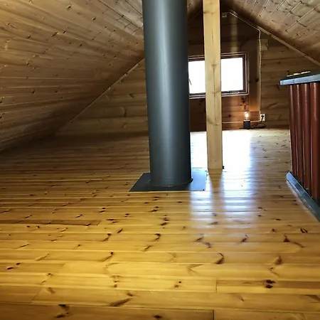 Nyaraló Timber Cabin, Centrally Located In Bodø