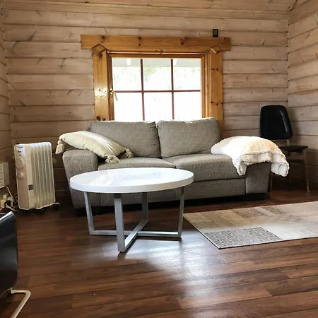 Timber Cabin, Centrally Located In Nyaraló
